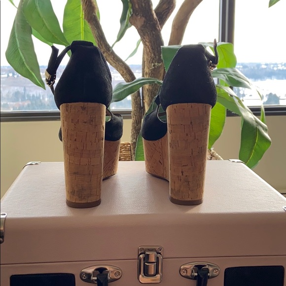 Black/tan high wedge heel - Picture 3 of 4